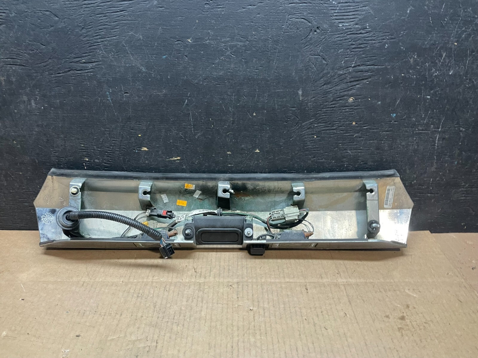 2011-2015 GMC Terrain Tailgate Liftgate Chrome Finish Molding Camera Oem j38797