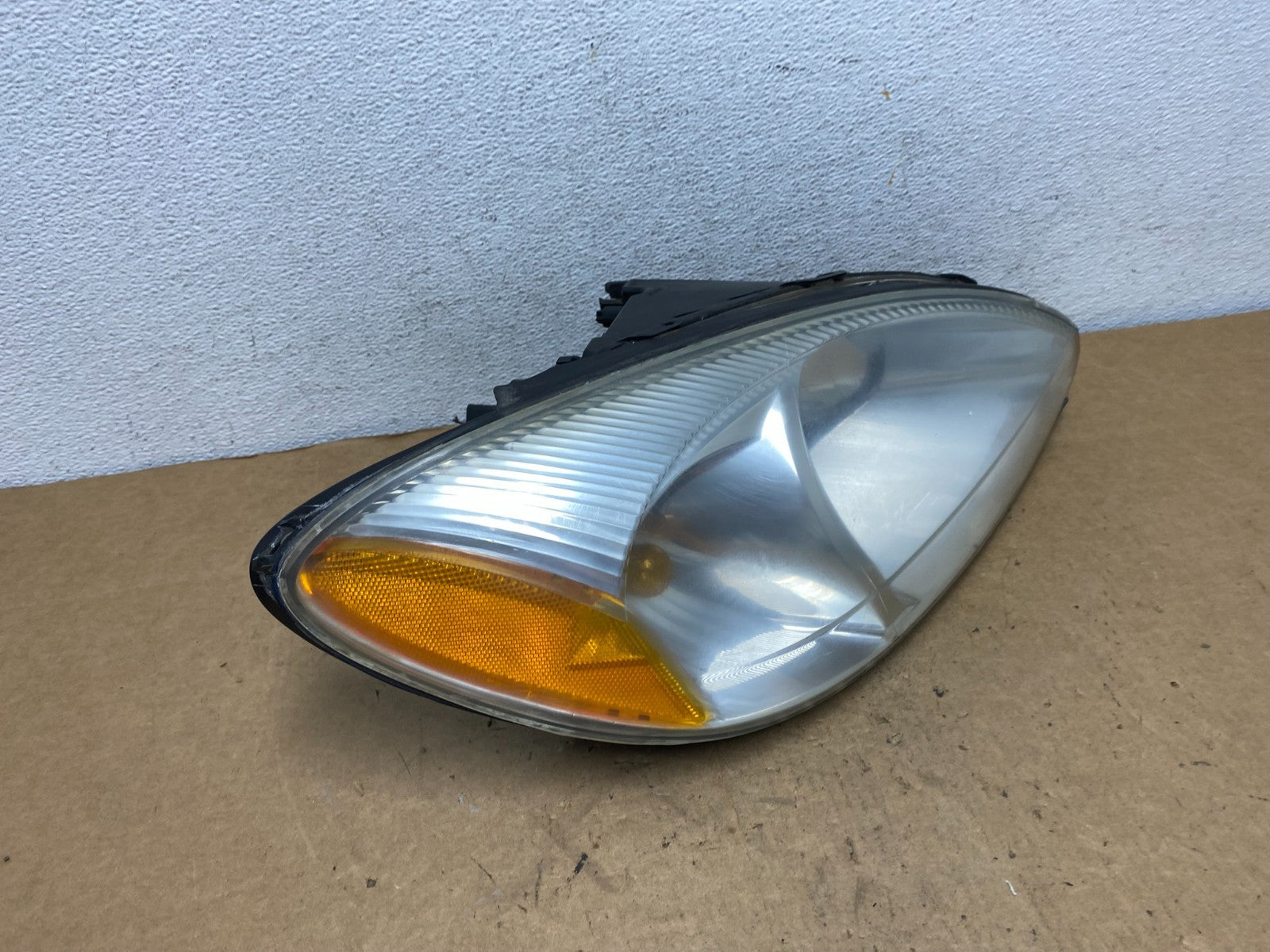 2000 to 2007 Ford Taurus Right Passenger RH Side Halogen Headlight AD5218 DW2