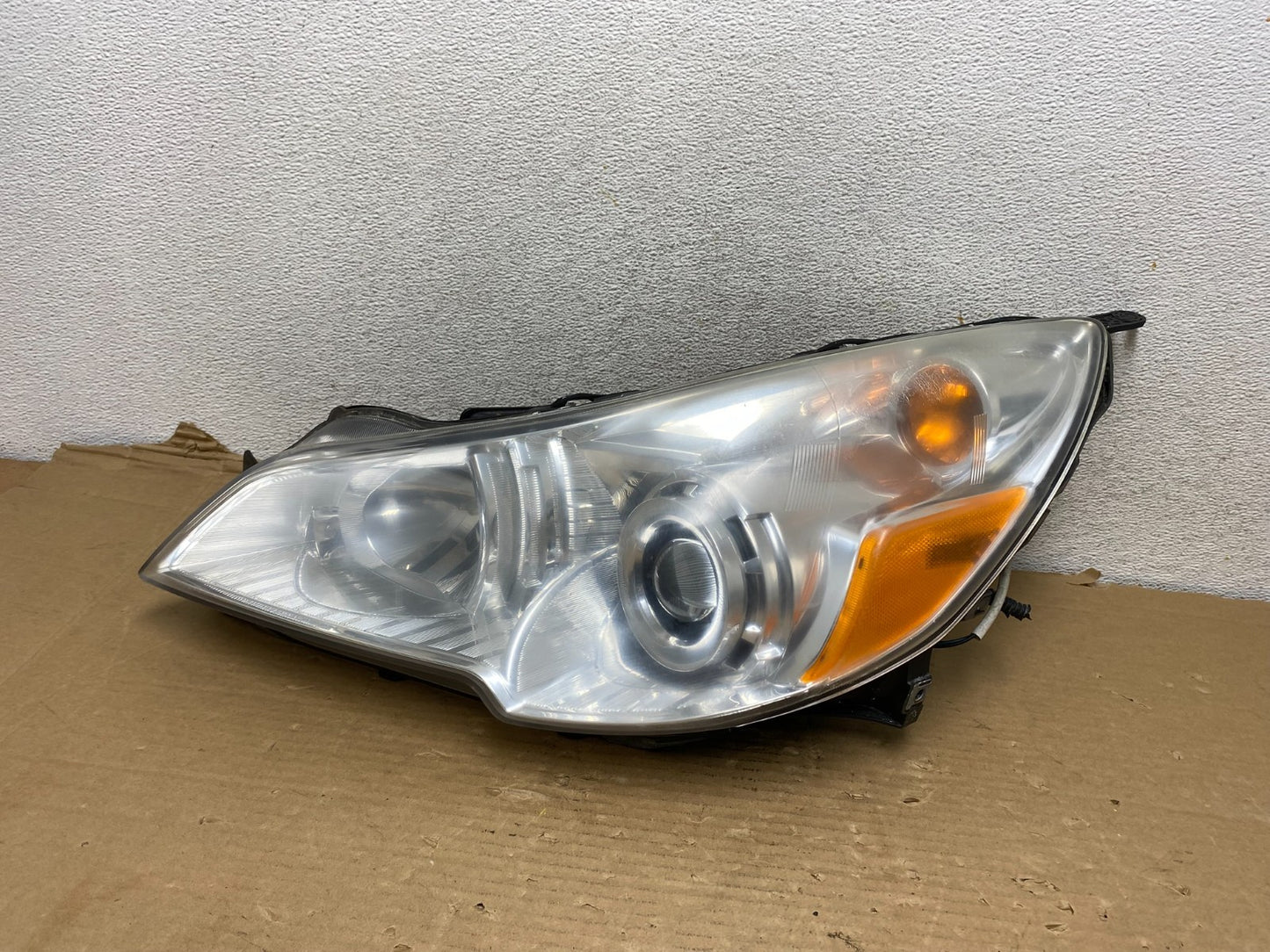 2010 2011 2012 Subaru Legacy Outback Left Driver Halogen Headlight AG9244 DW0