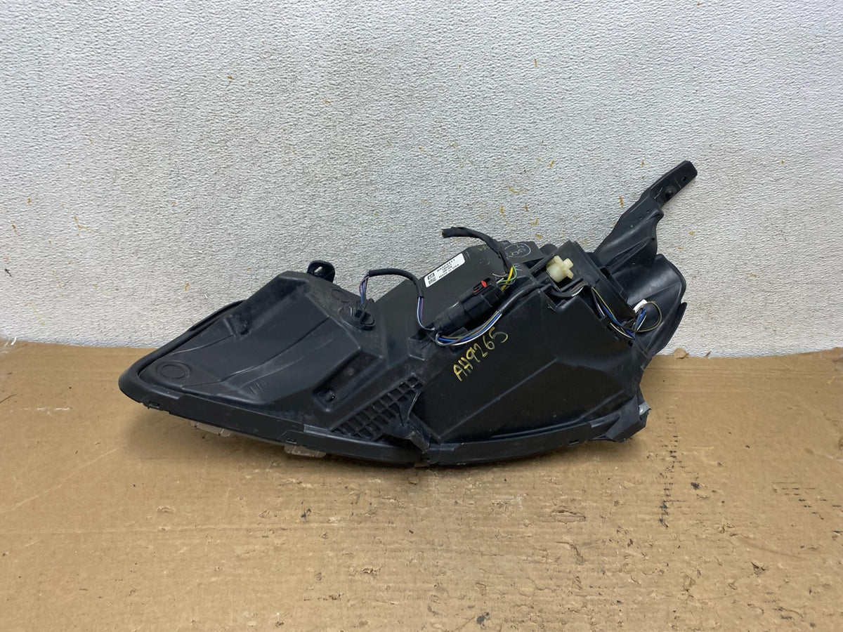 2016 - 2018 Chevrolet Malibu Right Passenger RH Halogen Headlight AH9265 DW5
