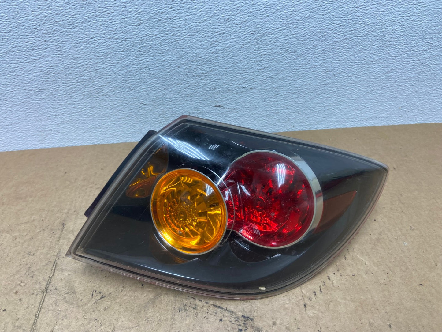 2004 2005 2006 Mazda 3 Hatchback Right Passenger Side Tail Light OEM AC3563 LK0