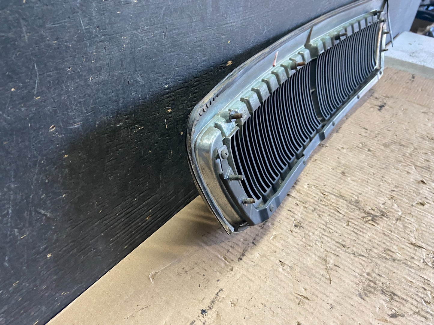 2002 to 2005 Hyundai XG350 Front Upper Grill Grille W/Emblem Q3315 DG6