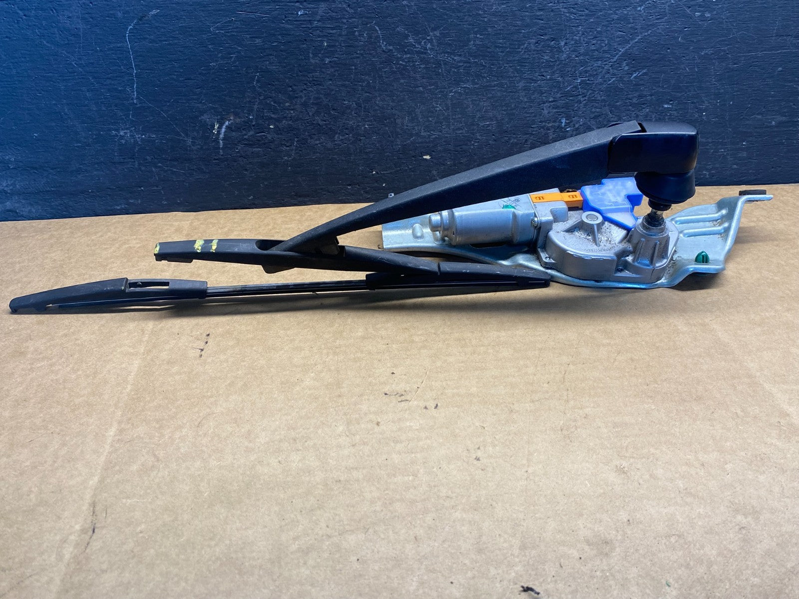 2010 to 2013 Subaru Forester Rear Windshield Washer Wiper Motor AD74723