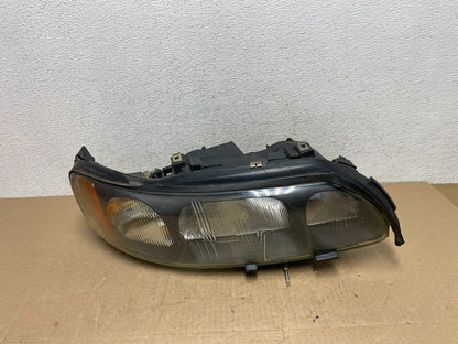 2001 to 2004 Volvo S60 Right Passenger Side Headlight Halogen AE6765 DW0