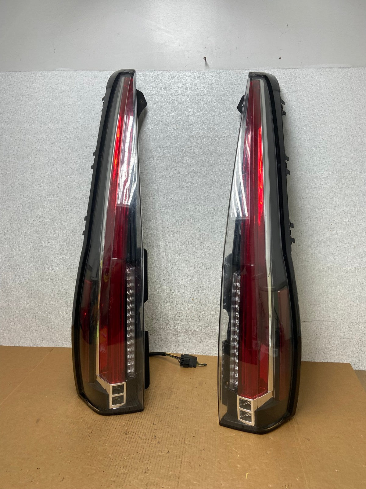 2007 to 2014 Cadillac Escalade Left+Right Set Side LED Tail Lights AE0683 LK0