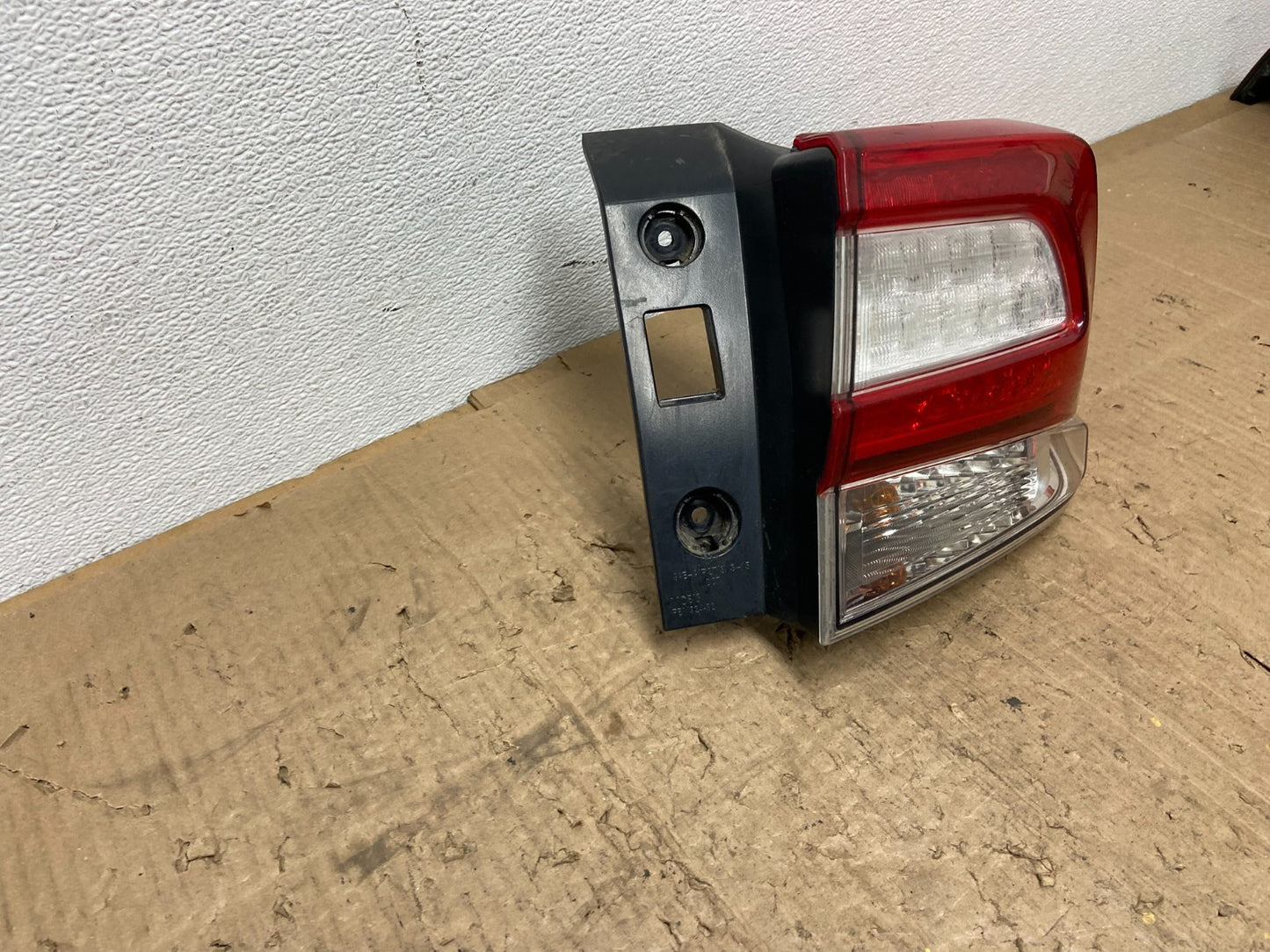2018 to 2021 Subaru XV Crosstrek Right Passenger RH  Tail Light Oem ac0246 DG2