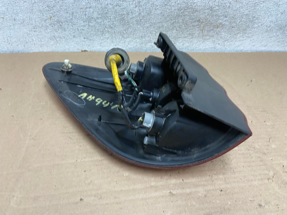 2001 to 2004 Toyota Sequoia Right Passenger Rh Side Tail Light AH9446 LK4