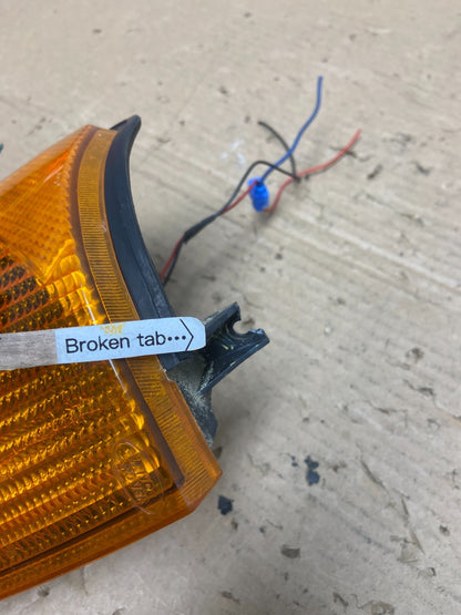 1999-2000 Land Rover Discovery Front Right Passenger Turn Signal Light AD4115 DG5