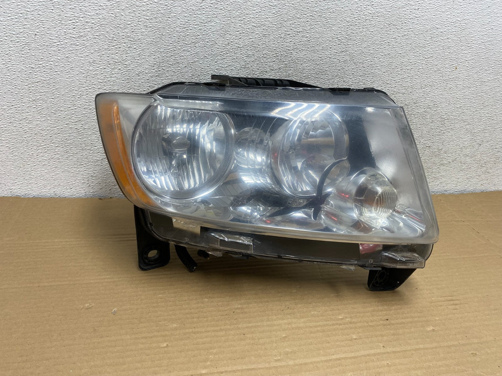 2011-2013 Jeep Grand Cherokee Right Passenger Halogen Headlight AG8844 DW0