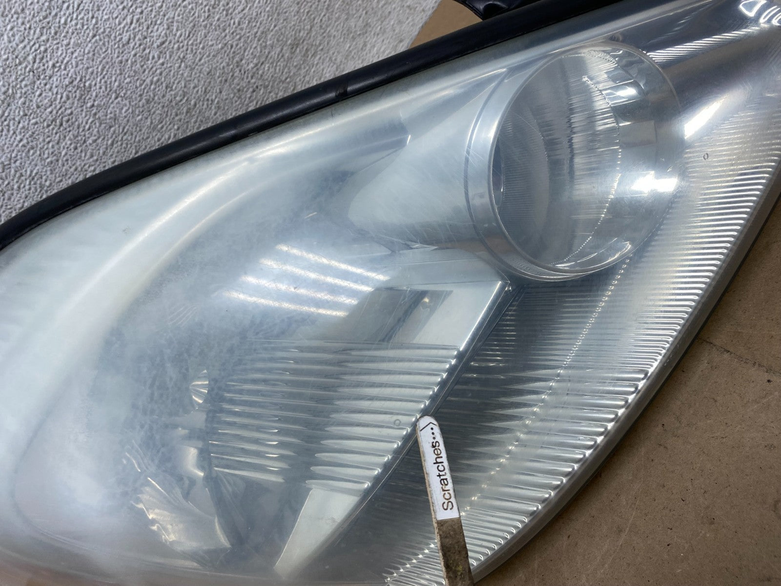 2004-2005 Toyota Sienna Right Passenger Halogen Headlight AG4560 DW3