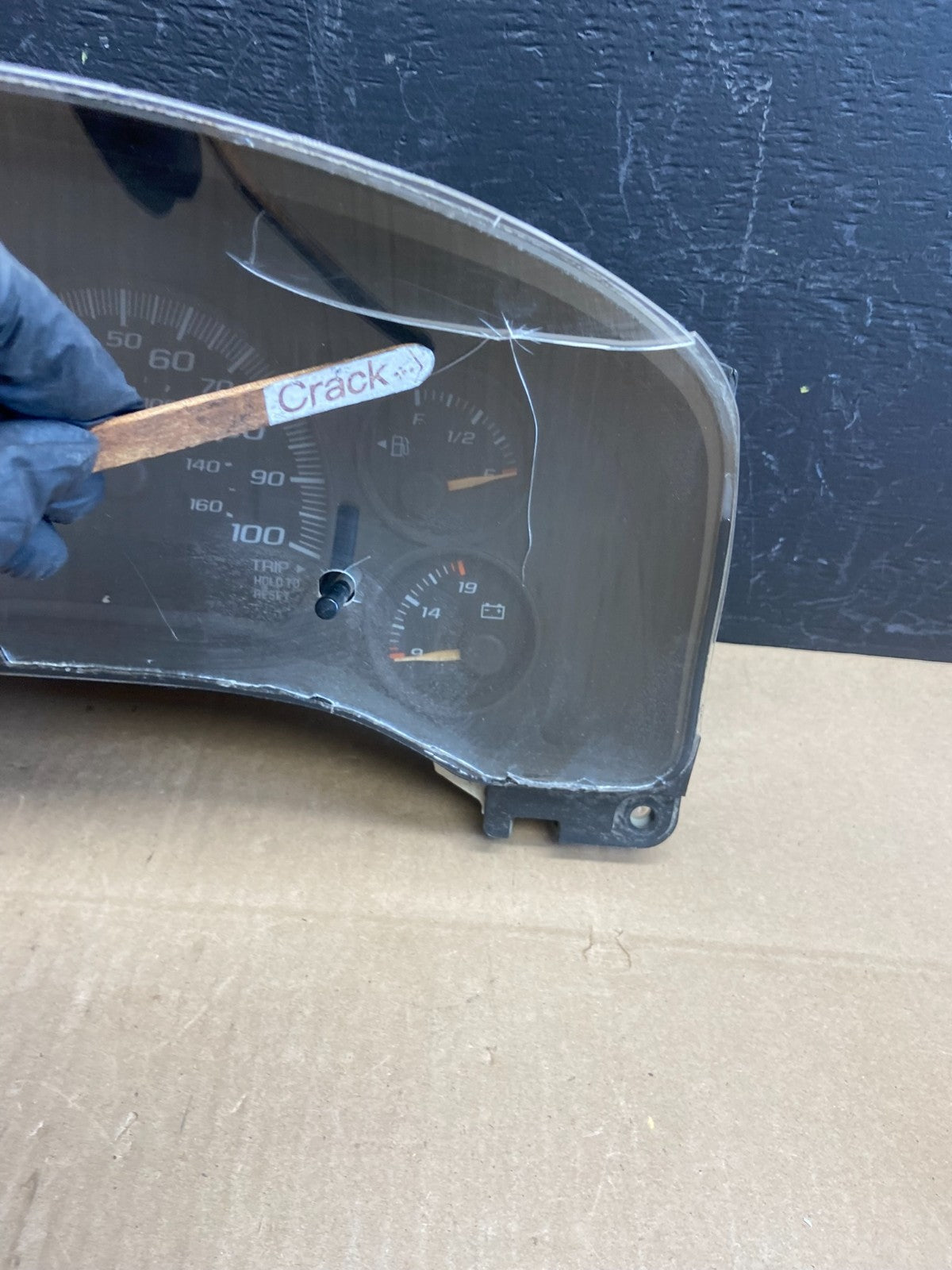 2004 to 2007 Chevrolet Express Speedometer Cluster Gauge AB9388 DG2