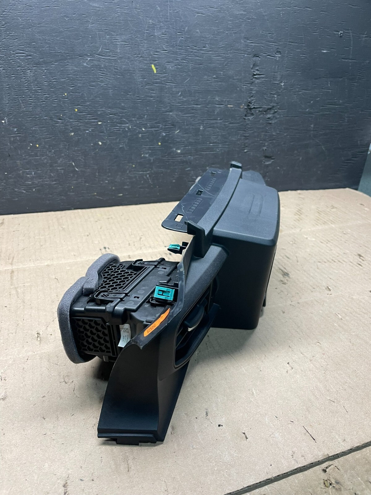 2020 to 2023 Ford  Explorer Console Radio Display Screen Air Vents L1685 DG Oem1