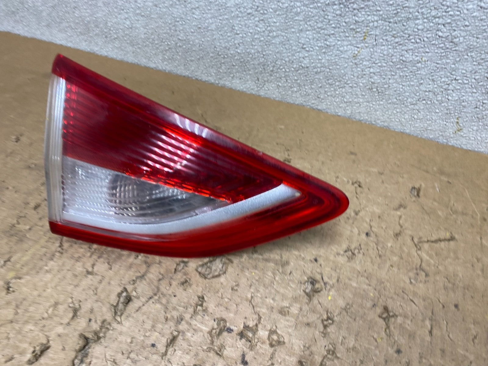 2013 to 2016 Ford Escape Left Driver LH Side Inner Tail Light OEM V8516 DW1