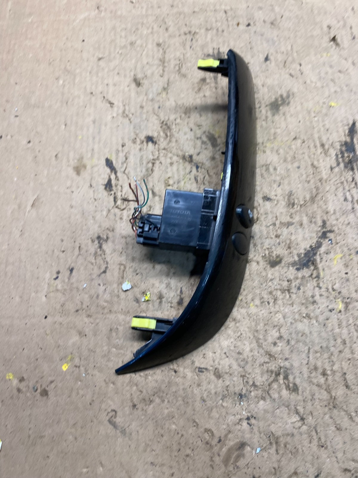 2004 to 2010 Toyota Sienna Switch Key Light Indicator Bezel Trim OEM R8643 DG3