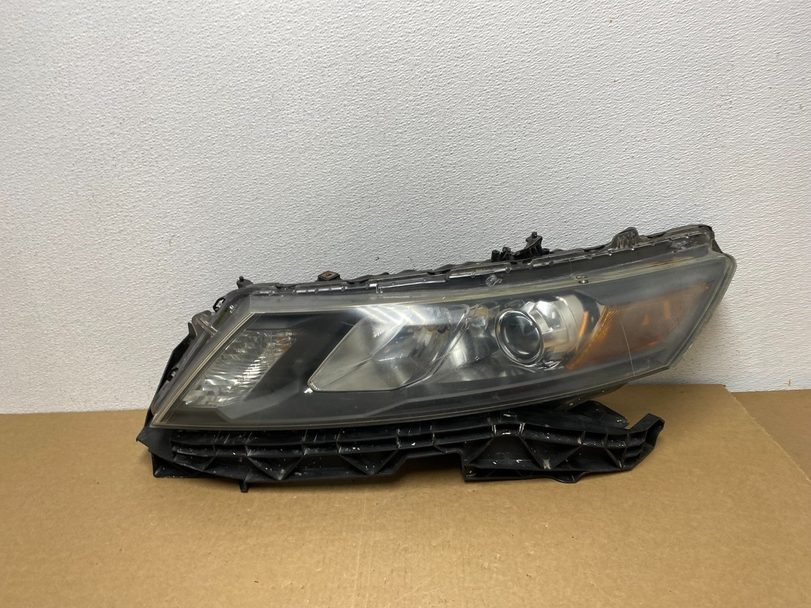 2010 - 2012 Honda Accord Crosstour Left Driver LH Side Headlight AB9989 DW0