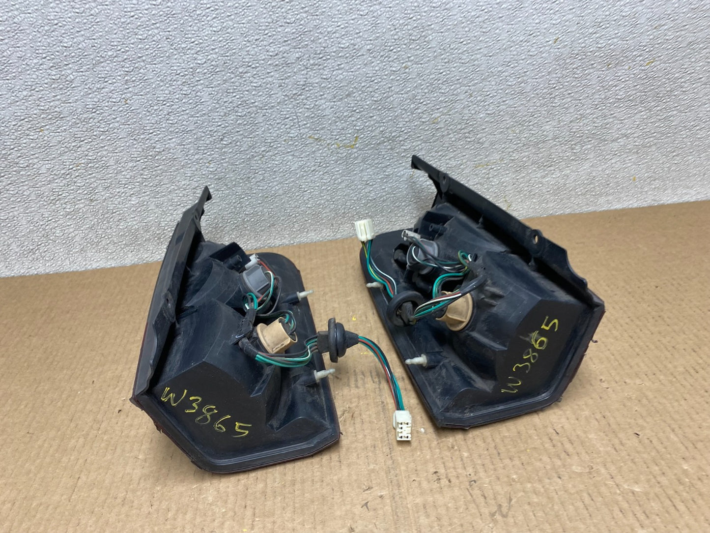 2002 2003 2004 Nissan Xterra Left+Right Side Tail Lights Oem W3865 DW11