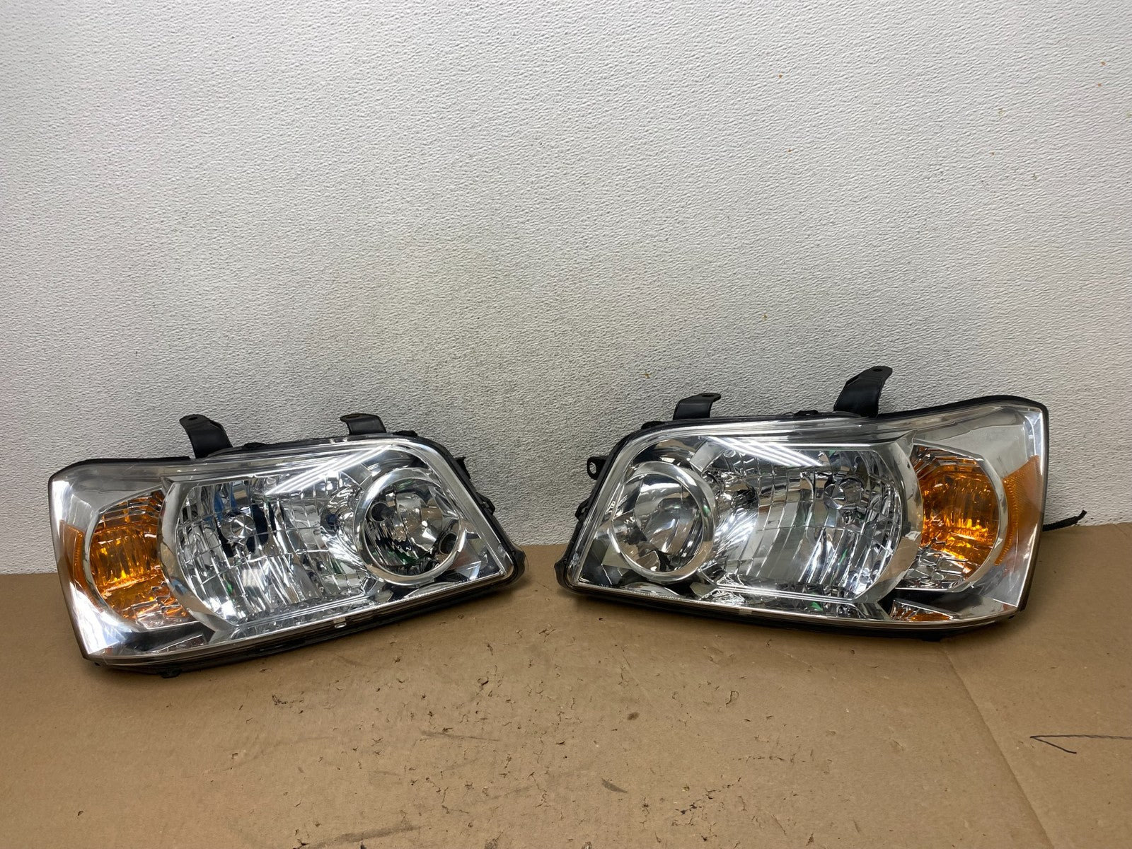 2004 2005 2006 Toyota Highlander Headlights Left+Right Side AG4294 DW0