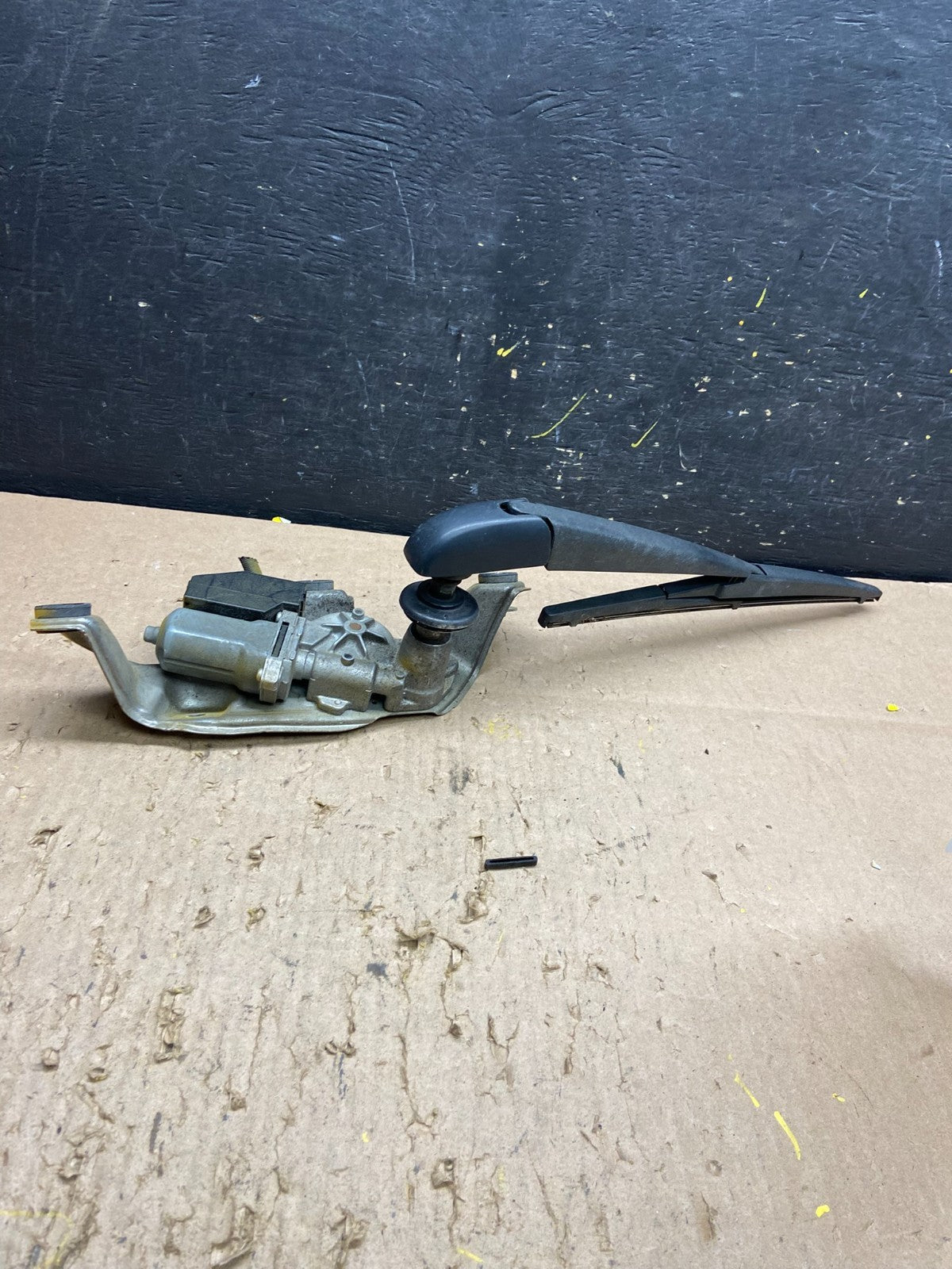 2012 to 2017 Toyota Prius V Rear Wiper Windshield Motor t6245 DG3