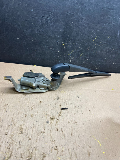 2012 to 2017 Toyota Prius V Rear Wiper Windshield Motor t6245 DG3