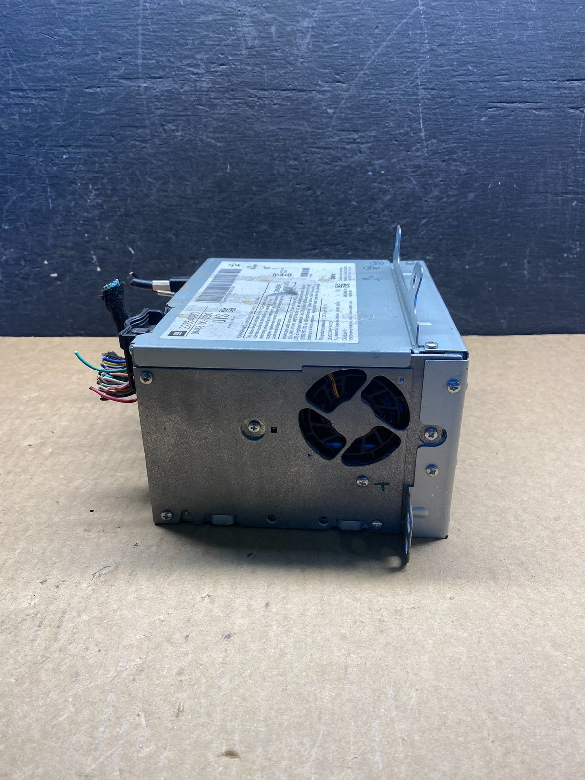 2010 to 2012 Cadillac SRX AM/FM/CD/MP3 Radio Head Unit Receiver AG6049 DG2