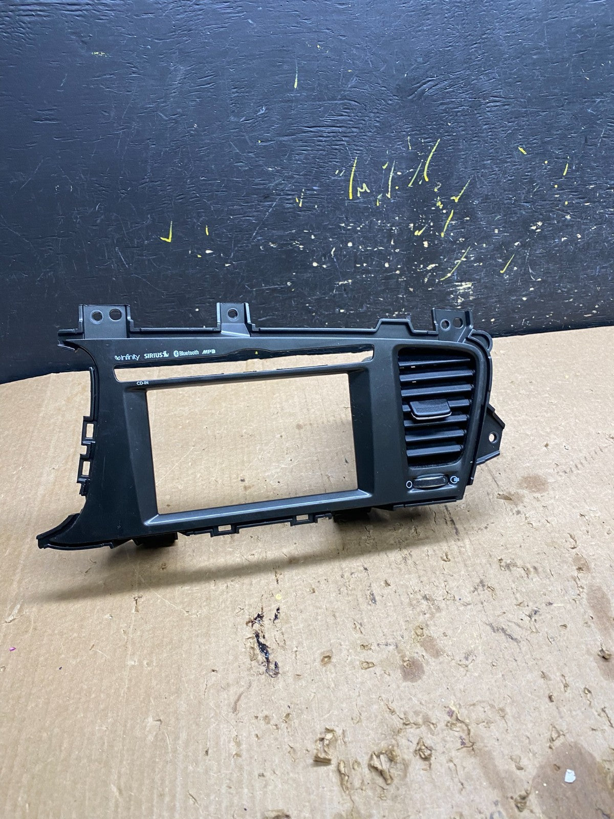 2011 2012 2013 Kia Optima Front  Dash Radio Bezel Trim Air Vent OEM Z4539 DG0