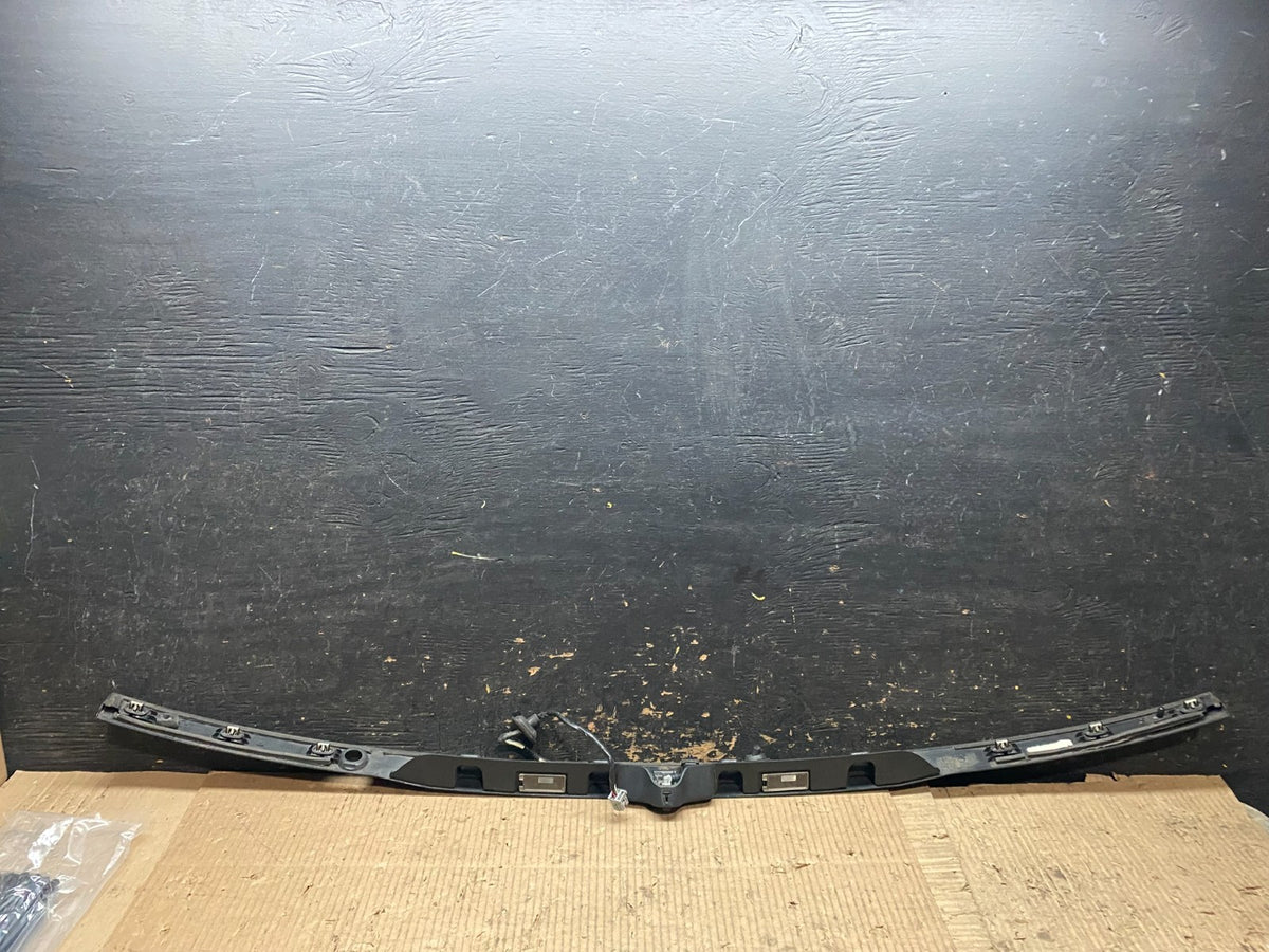 2016 - 2019 Ford Explorer Interceptor Rear Tailgate Molding With Camera W6113 DG6