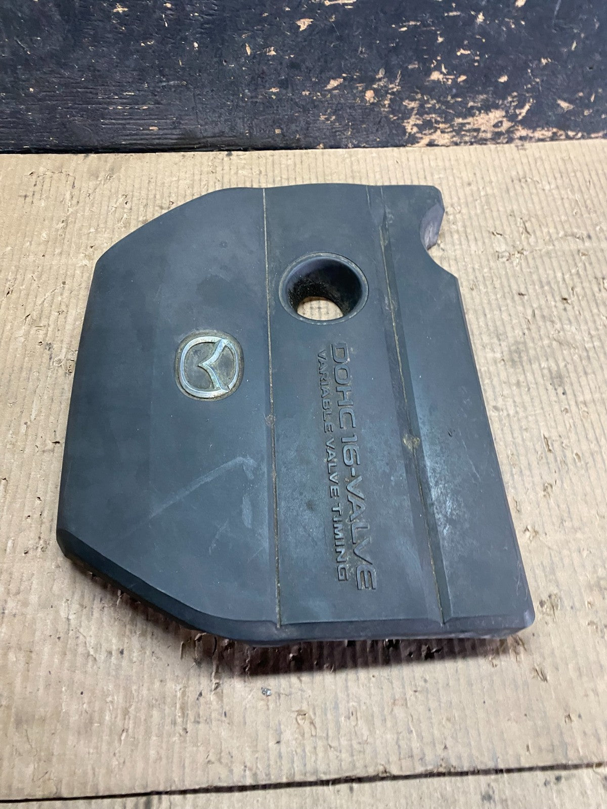 2004 to 2008 Mazda 3 DOHC 16 VALVE Engine Shield Top Cover Oem W9855  DG2