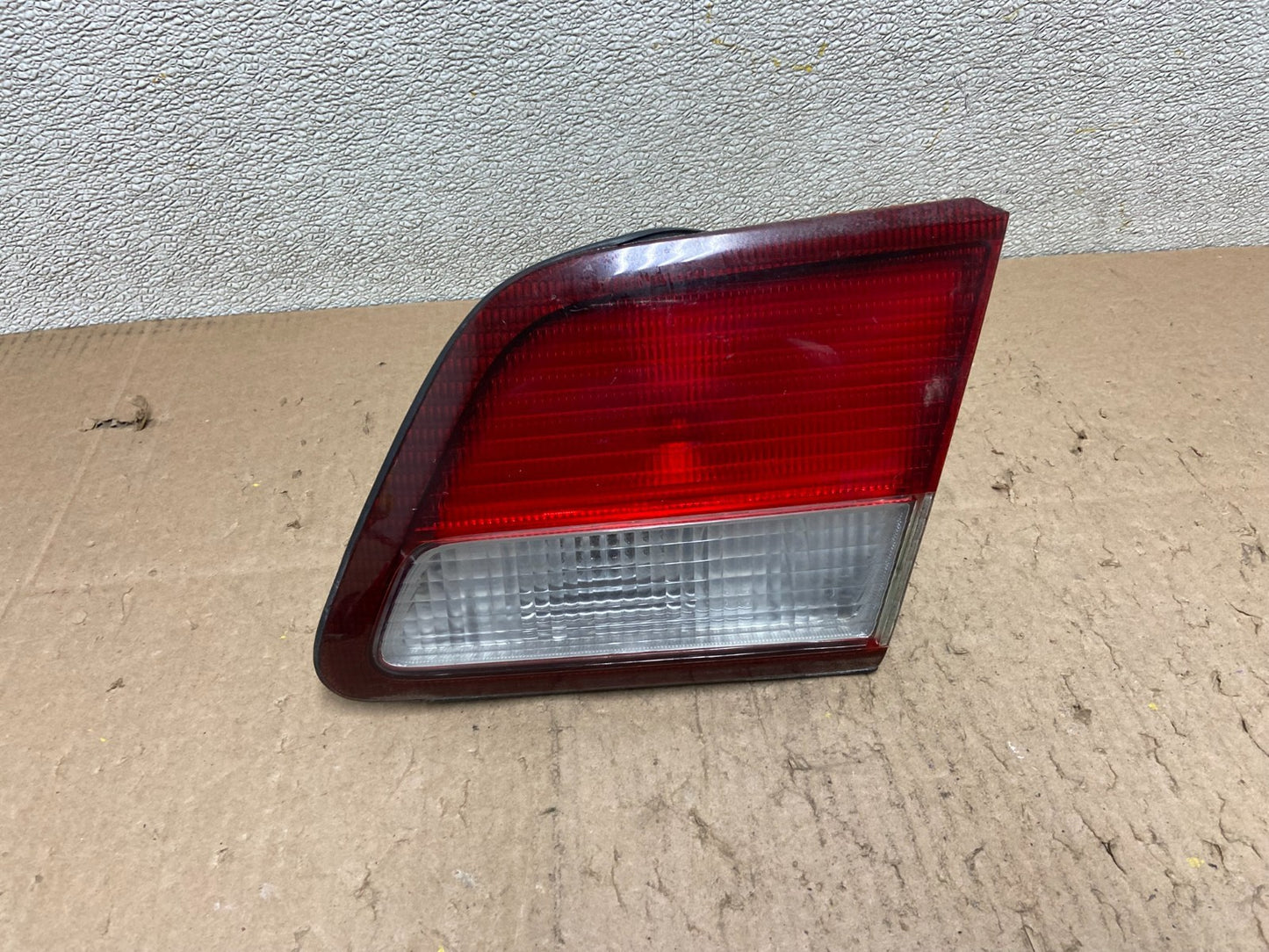 1997 1998 1999 Nissan Maxima Right Passenger RH Inner Tail Light Oem Y3184 DW0