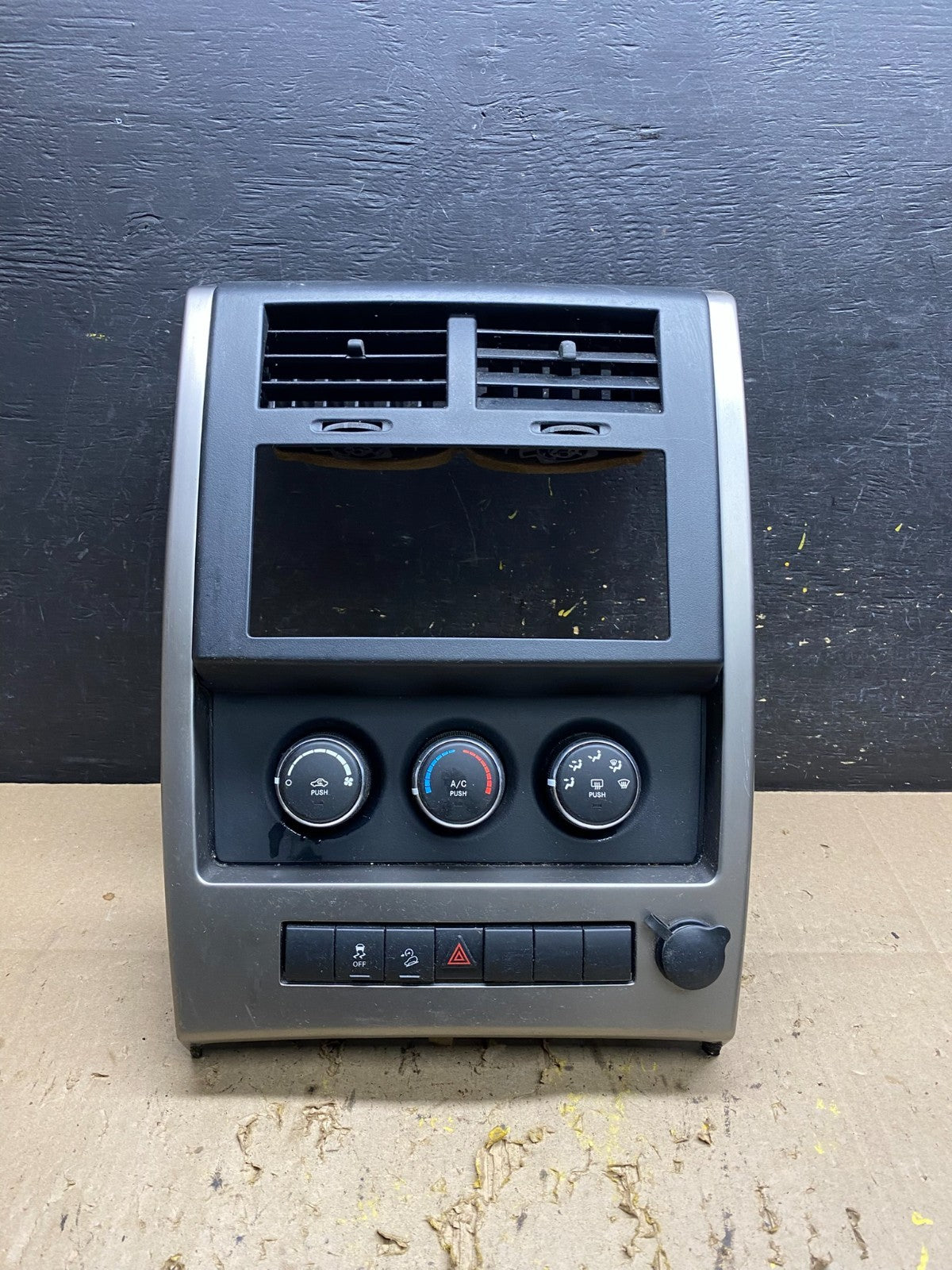 2008 to 2012 Jeep Liberty Dash Climate Temperature Control Radio Bezel u5782 DG0