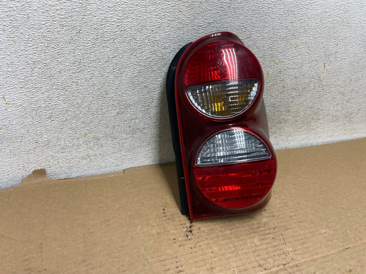 2005 2006 2007 Jeep Liberty Right Passenger Rh Side Tail Light AH7903 LK1