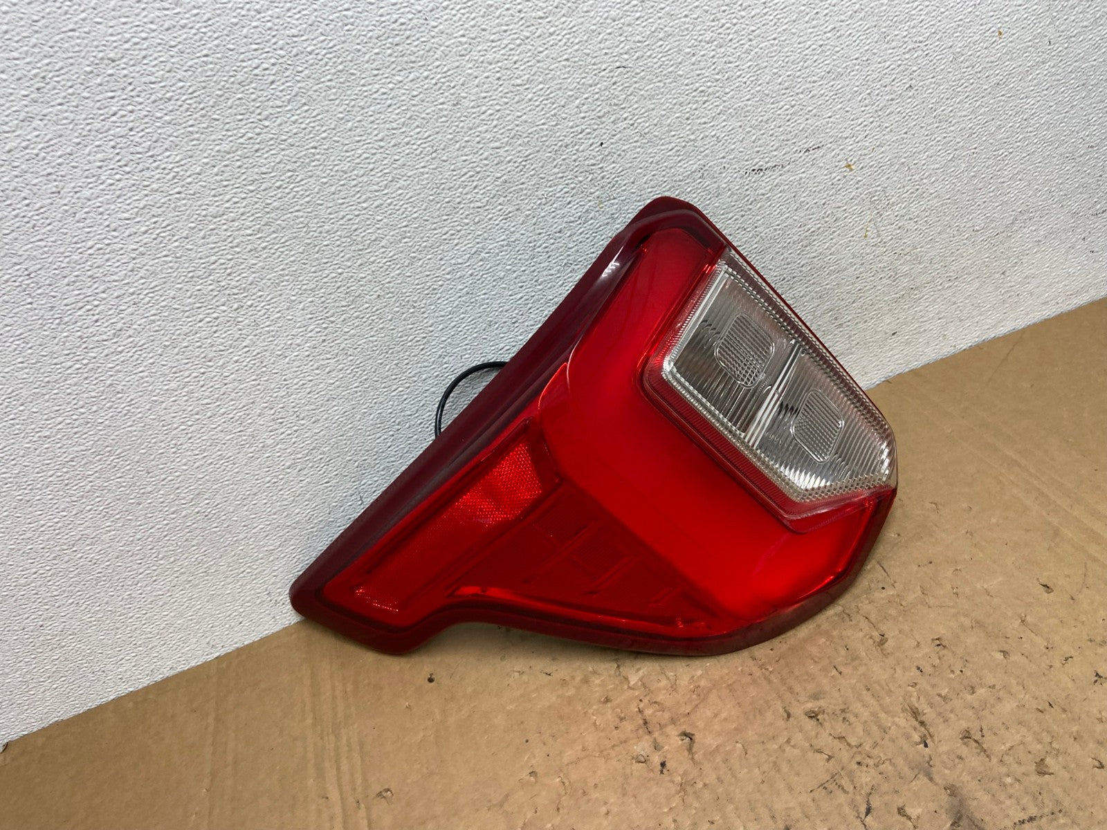 2020 2021 2022 2023 Ford Explorer Left Driver Lh Side Tail light AD3700 LK2