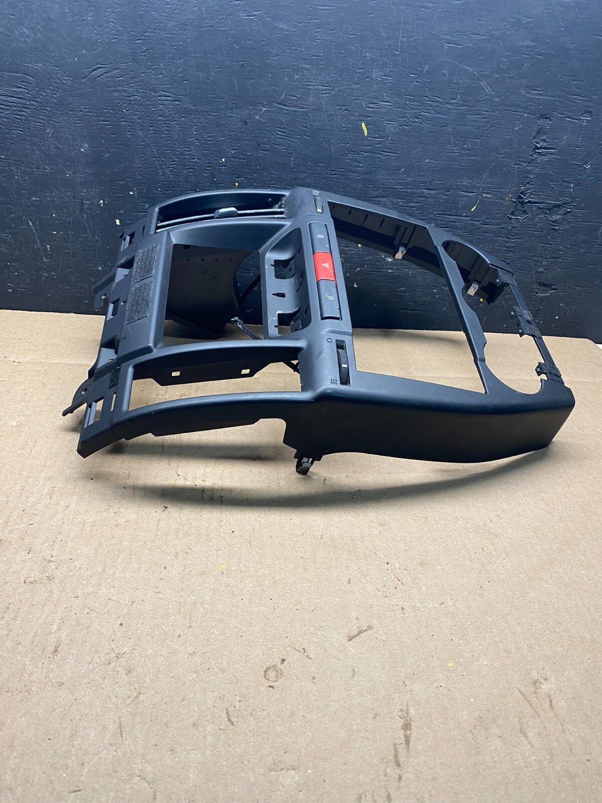 2008 to 2012 Land Rover LR2 OEM Center Dash Trim Bezel 6H52-014L09-AG O3643 DG4
