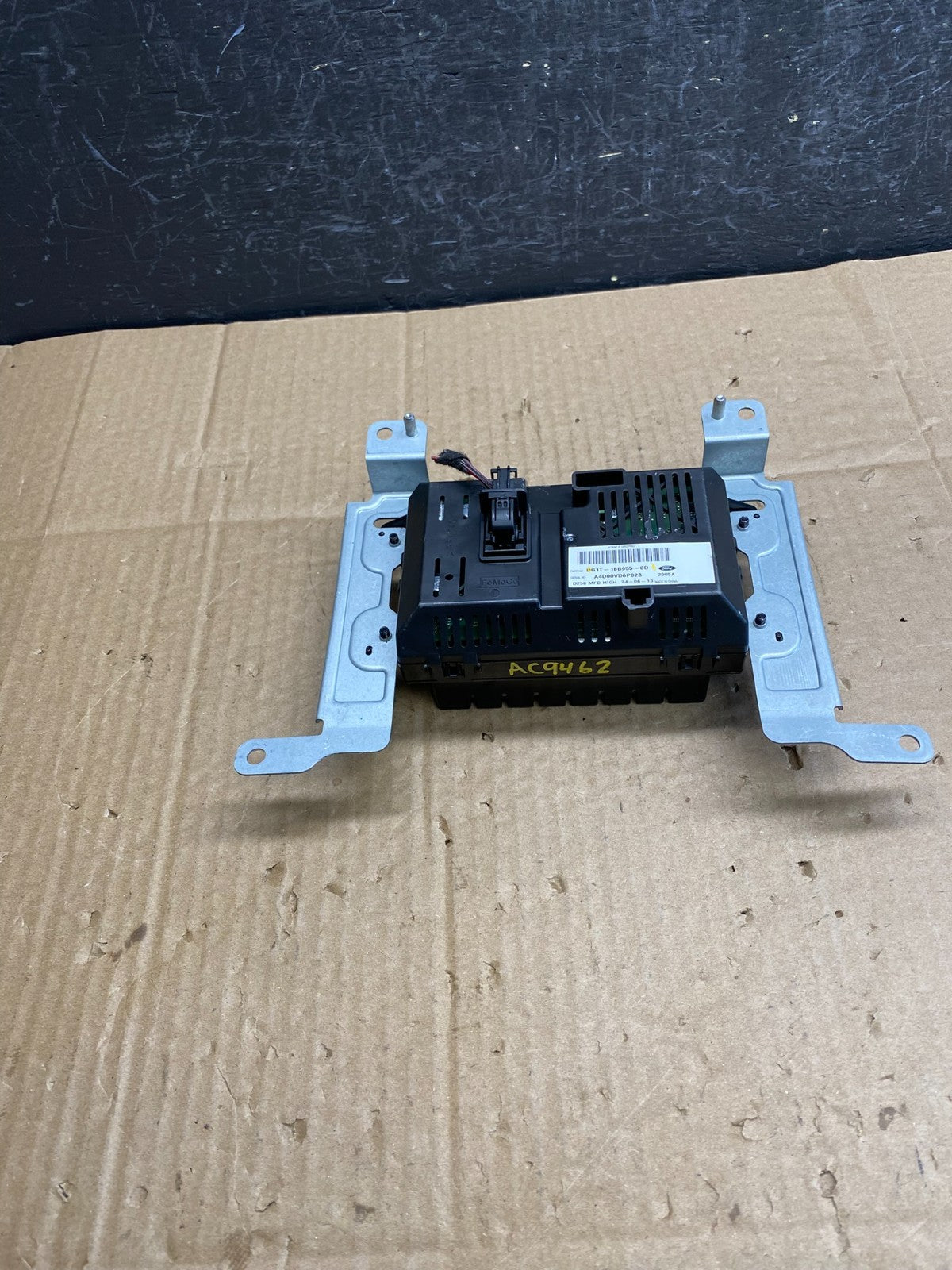 2013 to 2016 Ford Taurus 4.2" Radio Navigation Screen Module ac9462 DG3