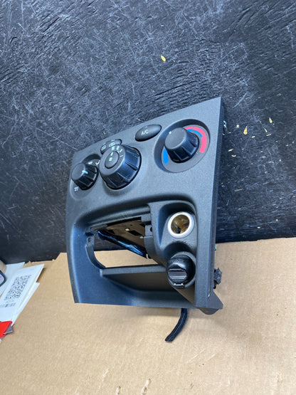2001 to 2006 Hyundai Santa Fe Temperature Climate Control Heat A/C AI3171 DG1