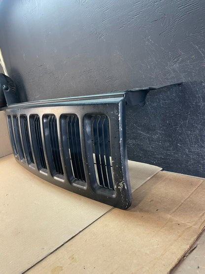 2006 to 2010 Jeep Commander Front Upper Grill Grille AE3435 DG1