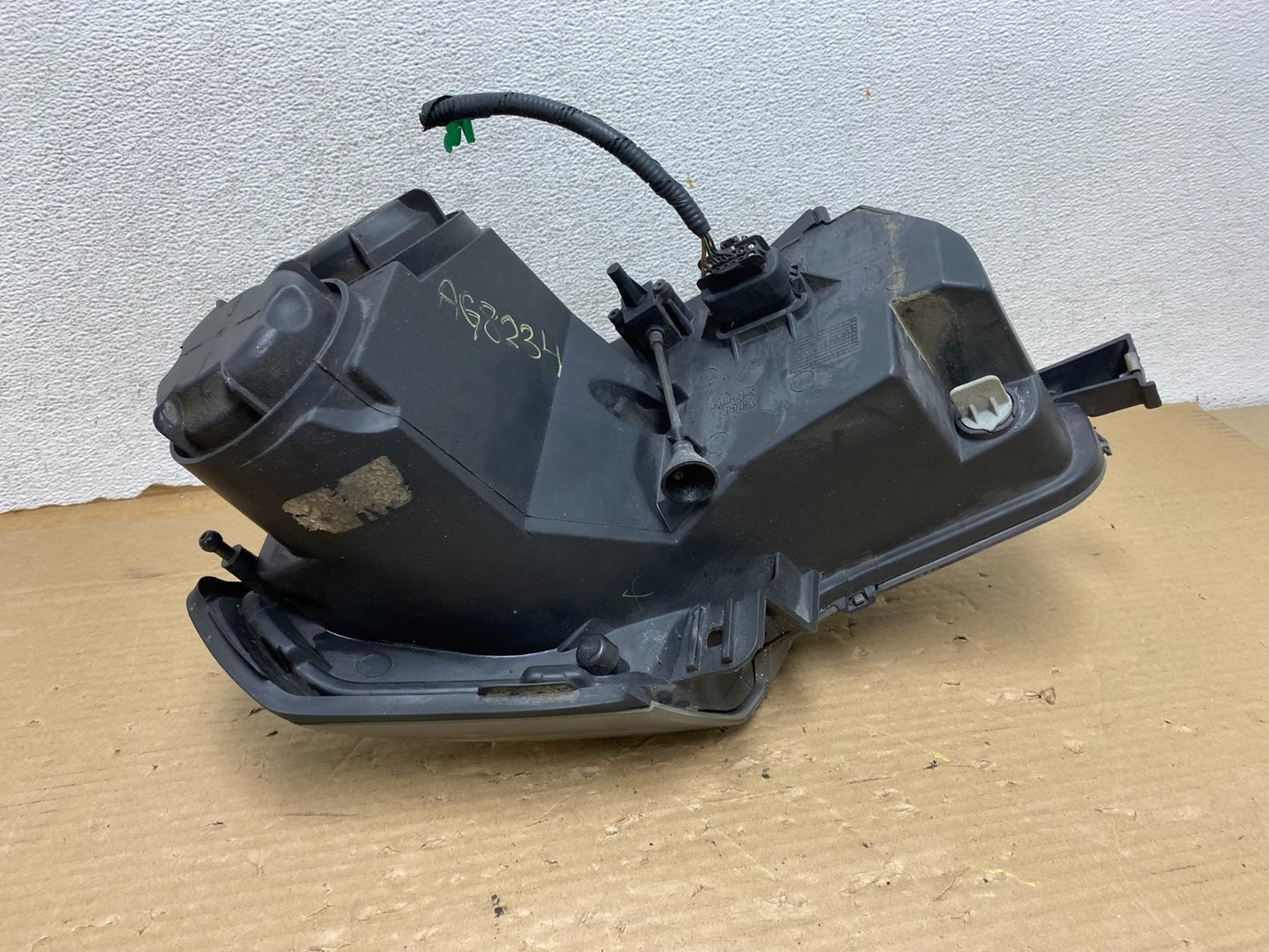 2003 to 2007 Cadillac CTS Right Passenger RH Halogen Headlight AG8234 DW6