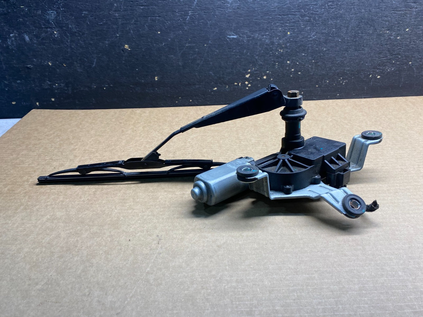 2010 to 2016 Cadillac SRX Rear Windshield Washer Wiper Motor z9037 DG1