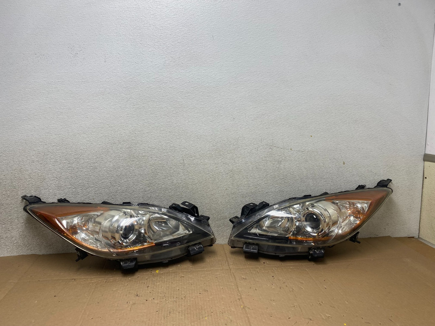 2010-2013 Mazda 3 Halogen Left+Right Side Headlights T5701 DW0