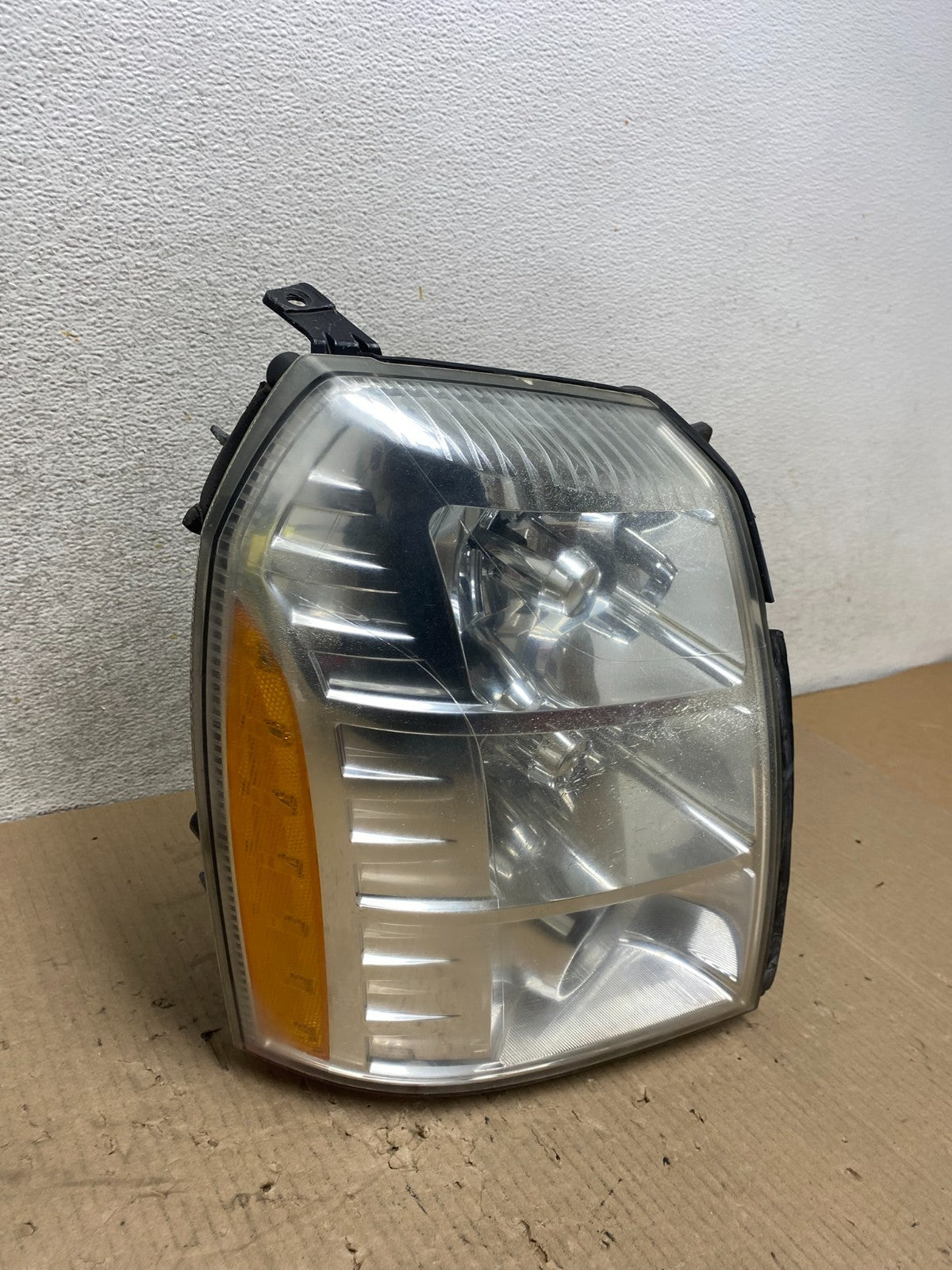 2007 - 2014 Cadillac Escalade Right Passenger Side Xenon HID Headlight AI9652 LK2