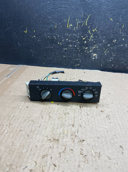 2001 - 2007 GMC Chevrolet Express 1500 Climate Control A/C AB5438  DG0