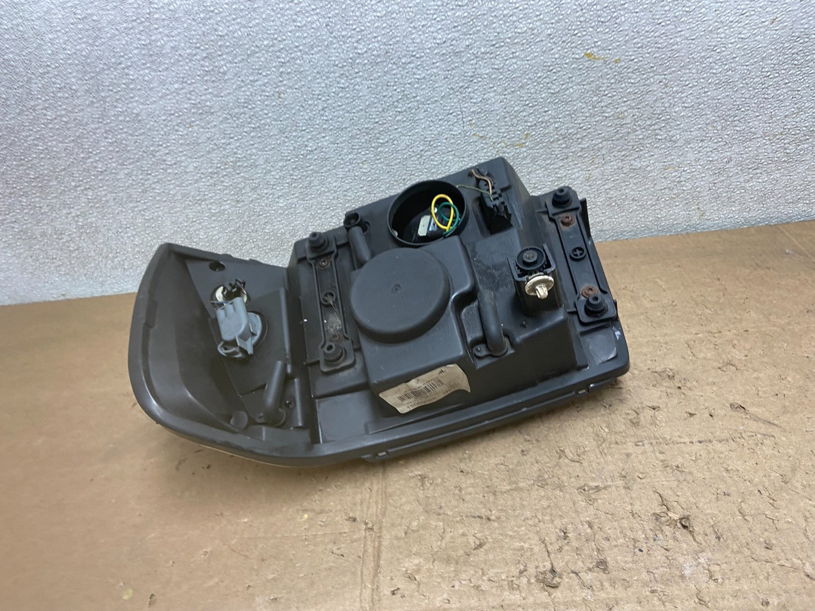 2002 to 2009 Gmc Envoy Right Passenger RH Side Headlight Halogen Y7204 DW6