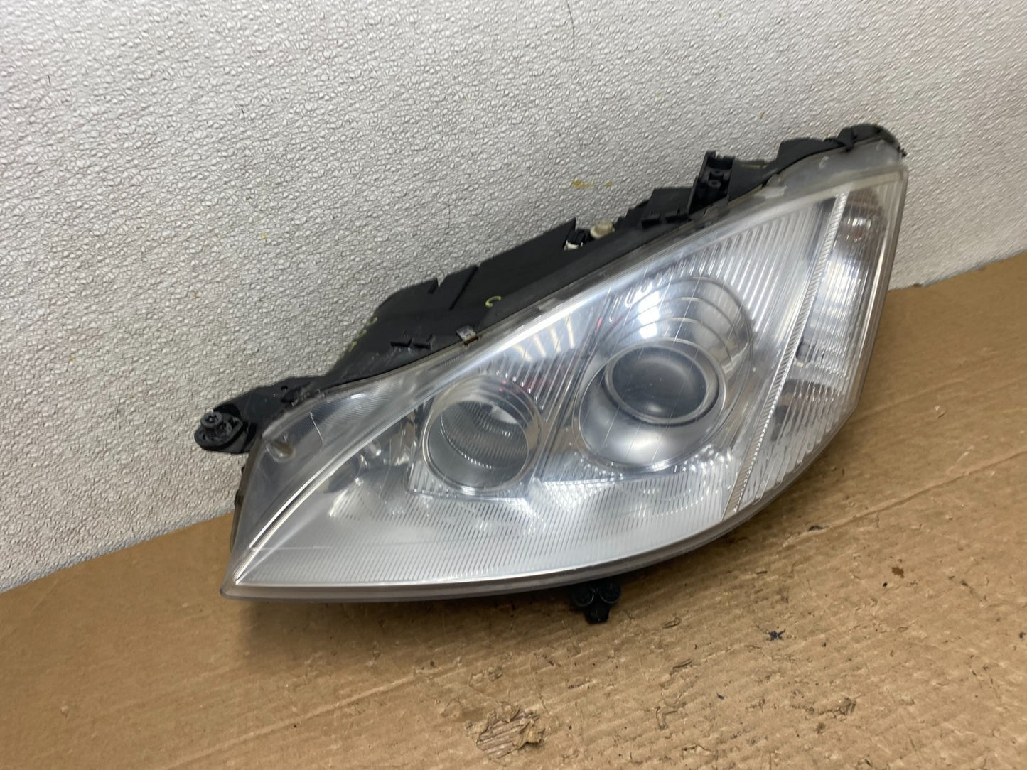 2007 to 2009 Bi-Xenon HID Mercedes S-Class Left Driver Side Headlight Z3035 PS2