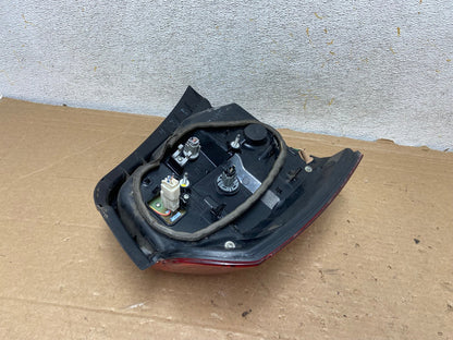 2006-2007 Toyota Highlander Hybrid Right Passenger Side Tail Light AH8439 LK3