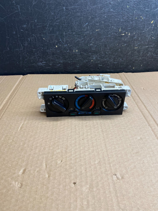 1996 to 2000 Nissan Pathfinder AC Heater Temperature Climate Control AF61100