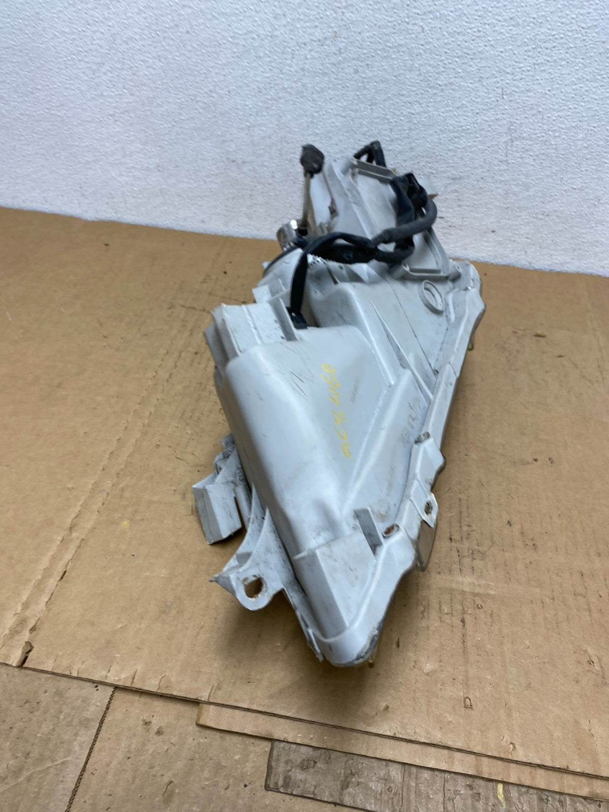 2007 - 2009 Toyota Camry Halogen Right Passenger Headlight AC8460 DW7