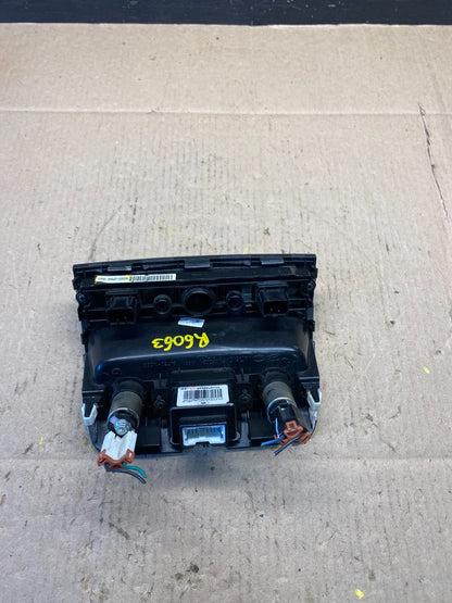 2011-2013 Kia Sorento Center Console Aux USB Power Outlet R6063 DG4