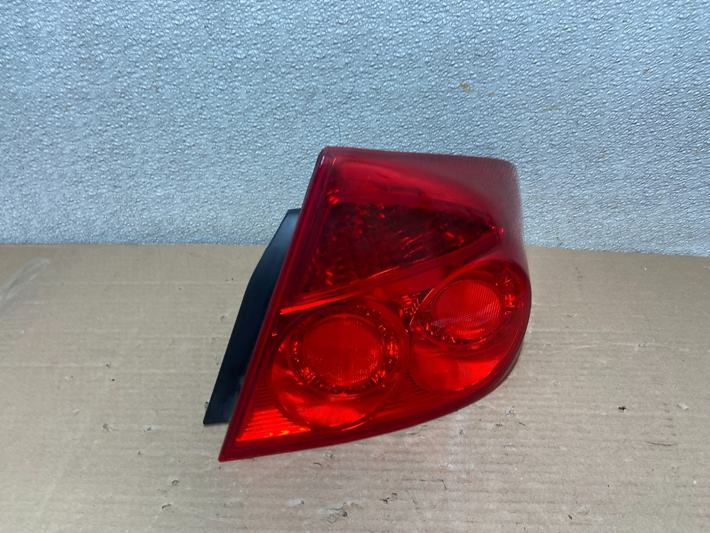 2005 to 2006 Infiniti G35 Right Passenger Side Tail Light OEM AA8778 LK2
