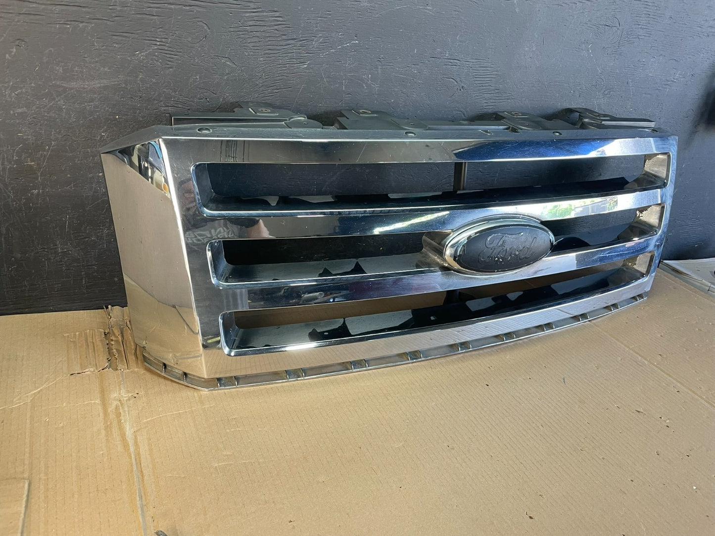 2007 to 2014 Ford Expedition Front Upper Chrome Grill Grille ae3585 DG2
