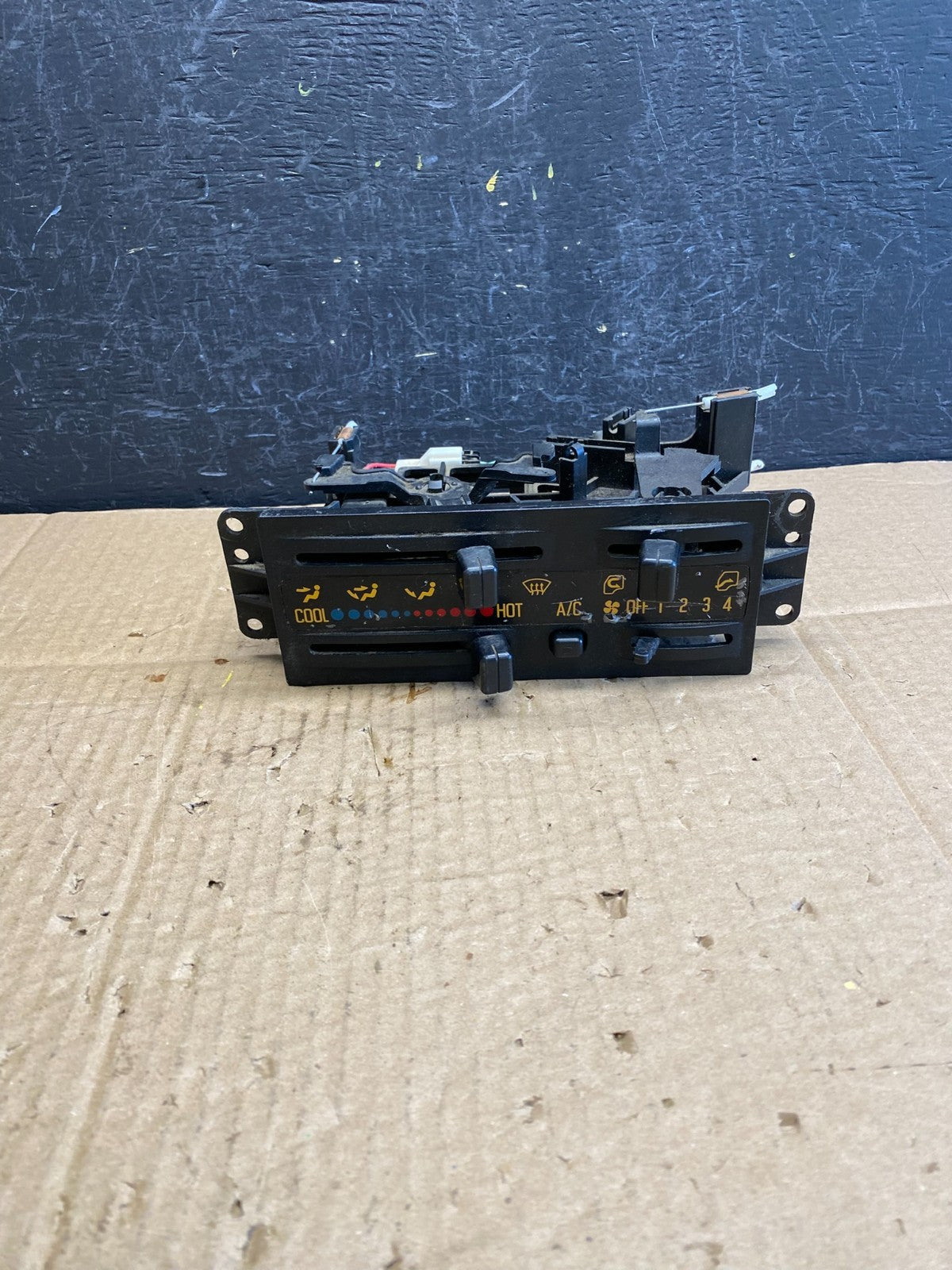 2005-2007 Isuzu NPR Temperature Climate Control AC Heat A/C Heater Dash AC95380