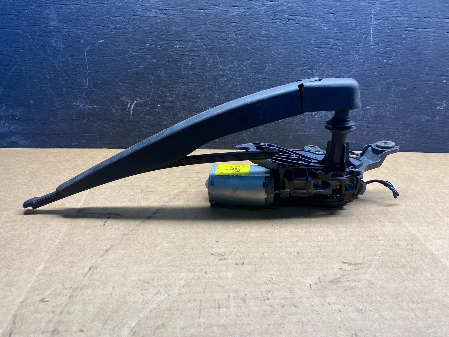2011 to 2019 Ford Explorer Rear Windshield Wiper Motor AD7527 -DG3